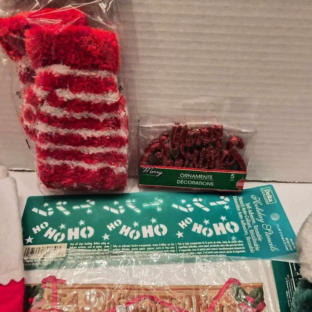 NWT Christmas X-Mas Holiday Stocking Decor Bundle Stencils Socks & Gloves